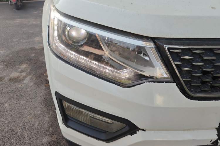 Used CHANGAN OSHAN CX70 2017 CX70T 1.5T Manual High-Performance Edition Right Front Headlight