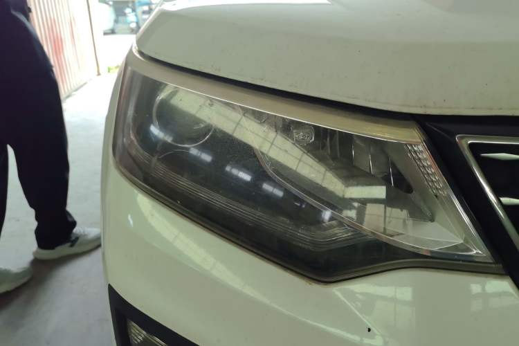 Used CHANGAN OSHAN CX70 2017 Facelifted CX70T 1.5T Manual High-Performance Edition Right Front Headlight