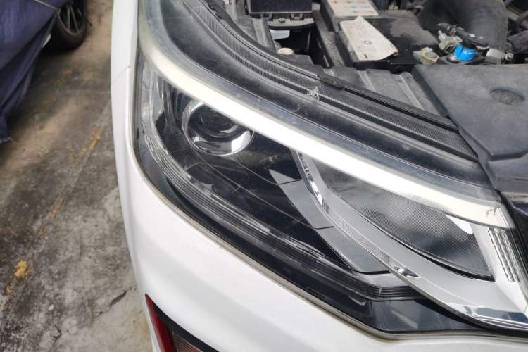 Used CHANGAN OSHAN CX70 2017 CX70T 1.5T Manual High-Performance Edition Right Front Headlight