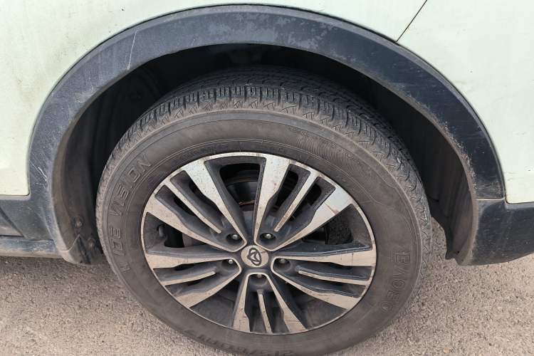 Used CHANGAN OSHAN CX70 2017 CX70T 1.5T Manual High-Performance Edition Right Front Wheel Hub