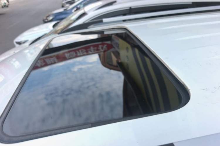 Used CHANGAN OSHAN CX70 2017 CX70T 1.5T Manual High-Performance Edition Roof