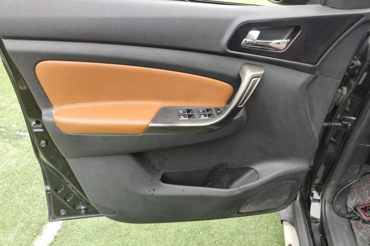 Used CHANGAN OSHAN CX70 2018 CX70T 1.5T Automatic Comfort Edition Left Front Door Interior