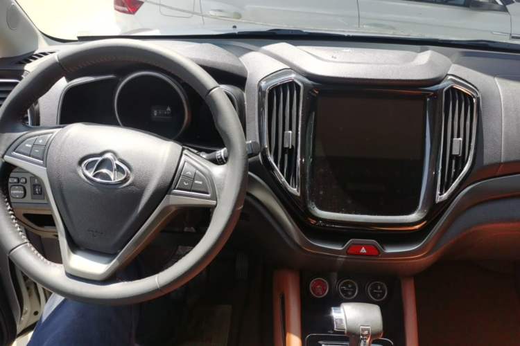 Used CHANGAN OSHAN CX70 2018 CX70T 1.5T Automatic Comfort Edition Center Console
