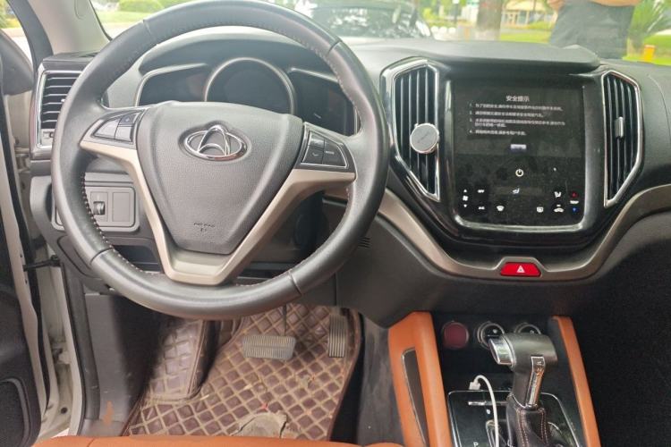 Used CHANGAN OSHAN CX70 2018 CX70T 1.5T Automatic Comfort Edition Center Console