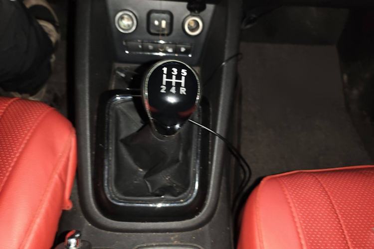 Used CHANGAN OSHAN CX70 2018 Revised Version 1.6L Manual Prestige Edition Gear Lever