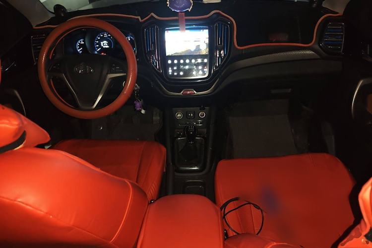 Used CHANGAN OSHAN CX70 2018 Revised Version 1.6L Manual Prestige Edition Interior 2