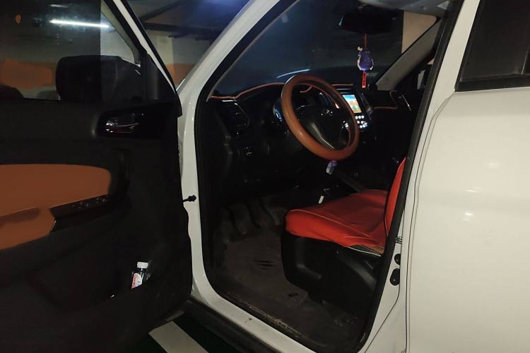 Used CHANGAN OSHAN CX70 2018 Revised Version 1.6L Manual Prestige Edition Interior 3