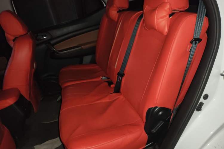 Used CHANGAN OSHAN CX70 2018 Revised Version 1.6L Manual Prestige Edition Interior 4