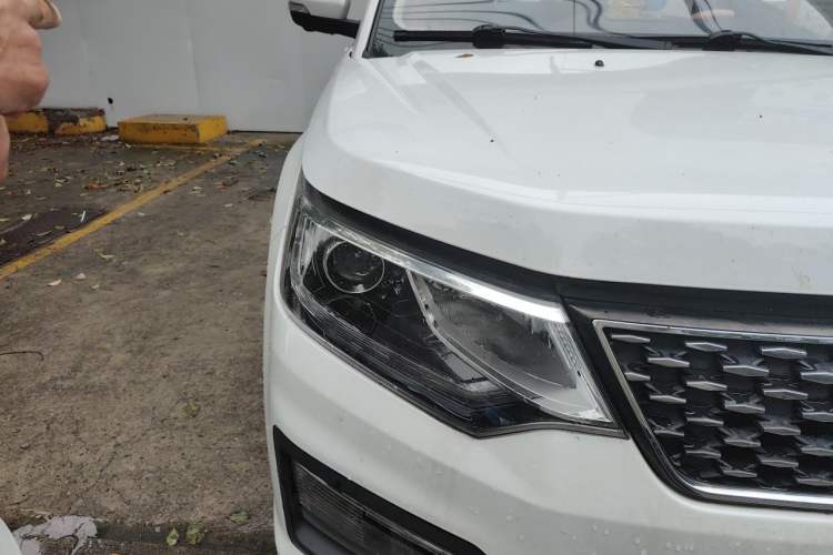 Used CHANGAN OSHAN CX70 2018 Revised Version 1.6L Manual Prestige Edition Right Front Headlight