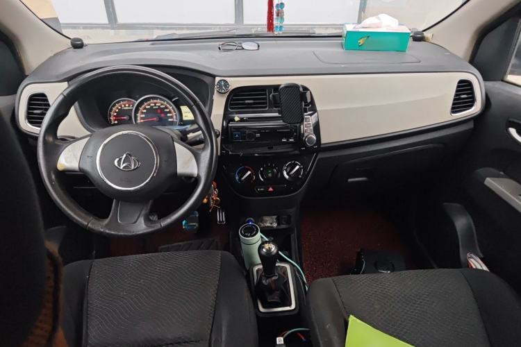 Used CHANGAN OSHAN Olisway 2013 1.2L Manual Elite Model Center Console