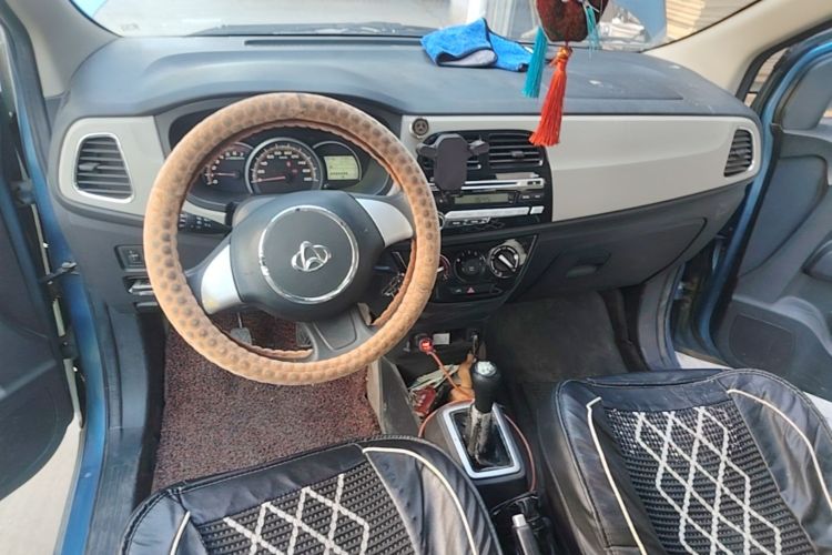 Used CHANGAN OSHAN Olisway 2013 1.2L Manual Elite Model Center Console
