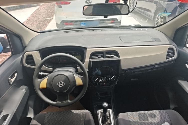 Used CHANGAN OSHAN Olisway 2013 1.2L Manual Elite Model Center Console