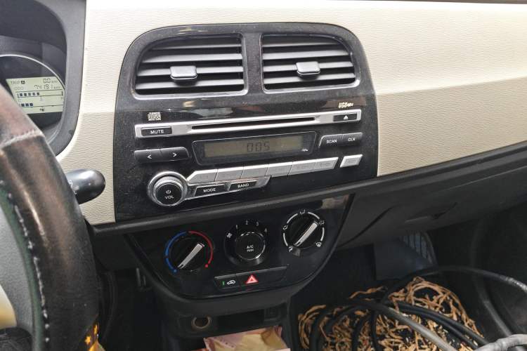 Used CHANGAN OSHAN Olisway 2013 1.2L Manual Elite Model Audio And AC Panel