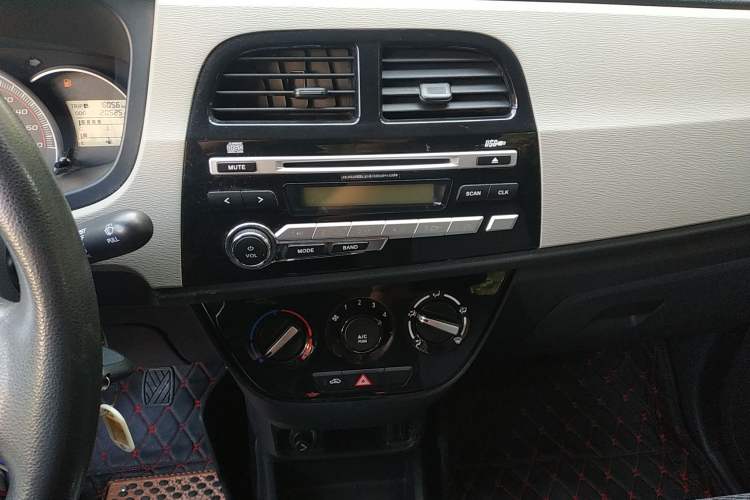Used CHANGAN OSHAN Olisway 2013 1.2L Manual Elite Model Audio And AC Panel