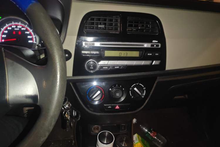 Used CHANGAN OSHAN Olisway 2013 1.2L Manual Elite Model Audio And AC Panel