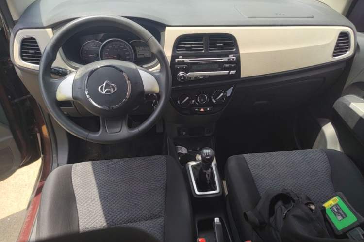 Used CHANGAN OSHAN Olisway 2013 1.4L Manual Jingxiang Model Center Console