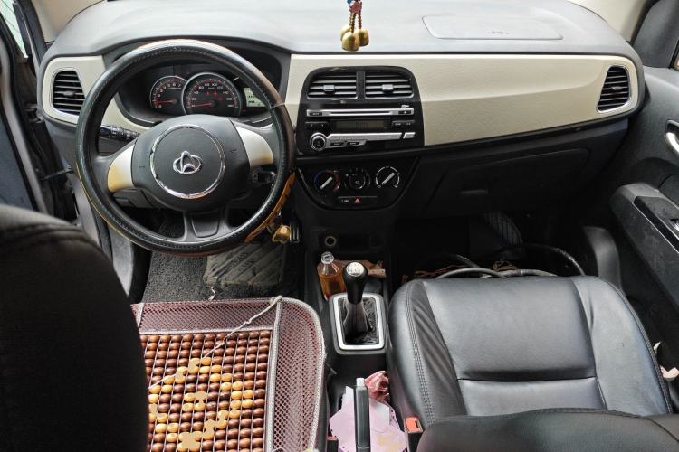 Used CHANGAN OSHAN Olisway 2013 1.2L Manual Elite Model Center Console