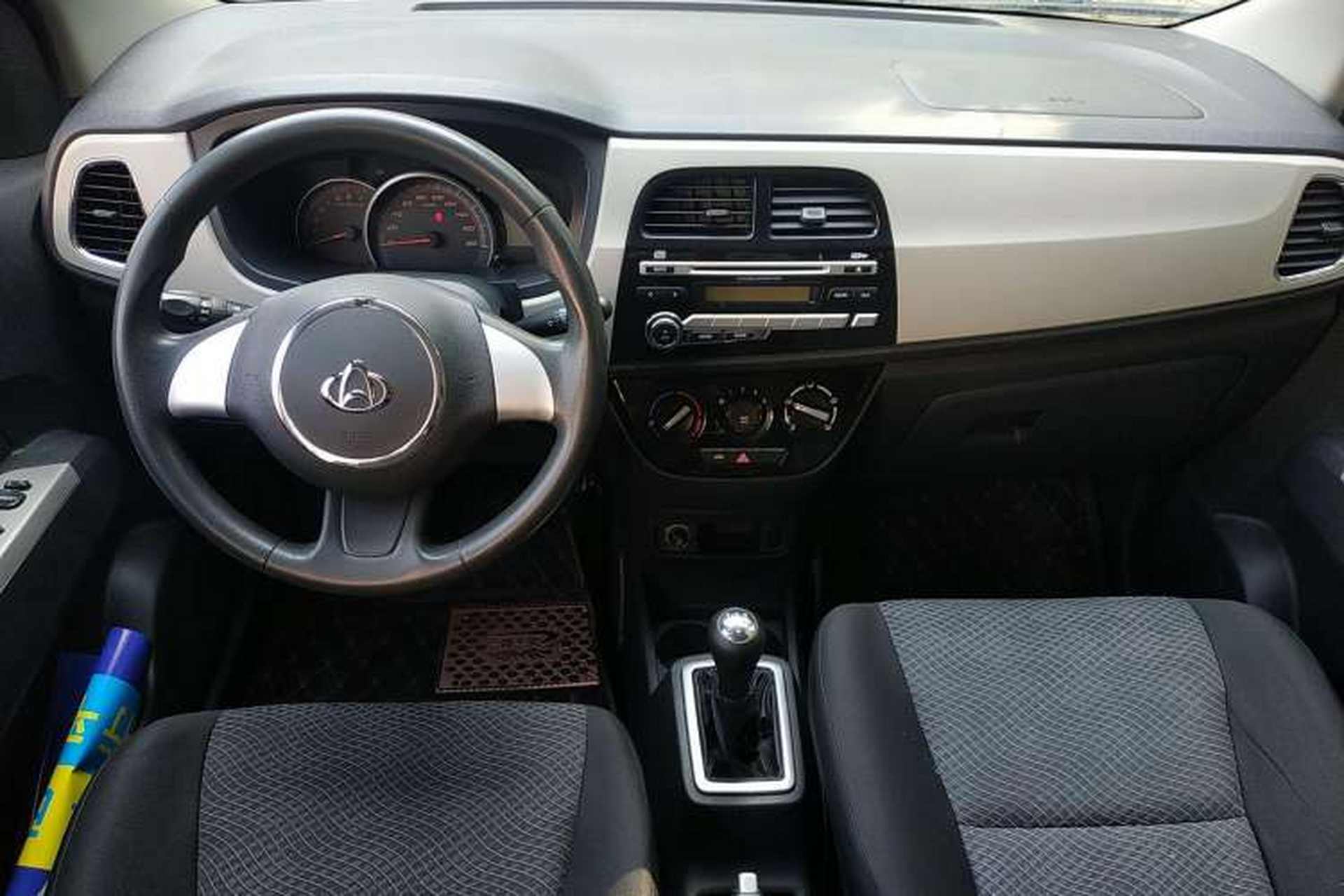 Used CHANGAN OSHAN Olisway 2013 1.2L Manual Elite Model Center Console