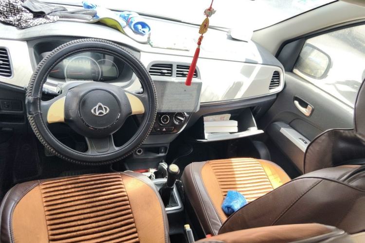 Used CHANGAN OSHAN Olisway 2013 1.2L Manual Elite Model Center Console