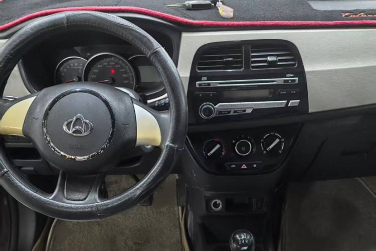 Used CHANGAN OSHAN Olisway 2013 1.4L Manual Jingxiang Model Interior 1