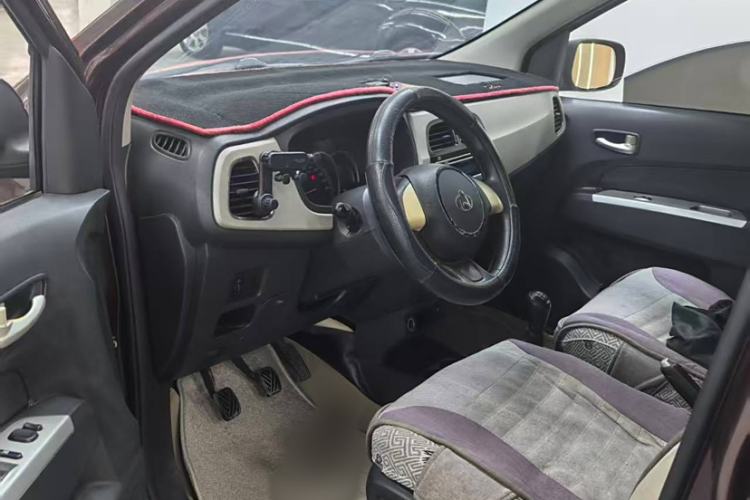 Used CHANGAN OSHAN Olisway 2013 1.4L Manual Jingxiang Model Interior 2