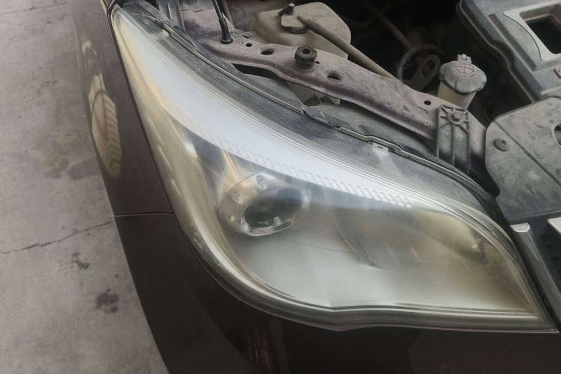 Used CHANGAN OSHAN Olisway 2013 1.2L Manual Elite Model Right Front Headlight