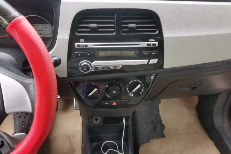 Used CHANGAN OSHAN Olisway 2013 1.2L Manual Elite Model Audio And AC Panel