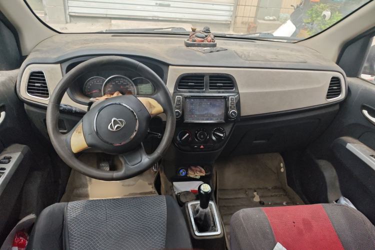 Used CHANGAN OSHAN Olisway 2013 1.2L Manual Elite Model Center Console