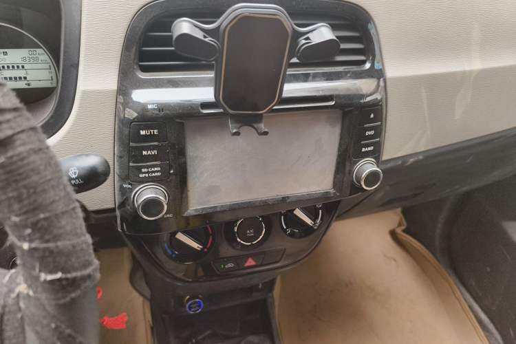Used CHANGAN OSHAN Olisway 2013 1.2L Manual Comfort Model Audio And AC Panel