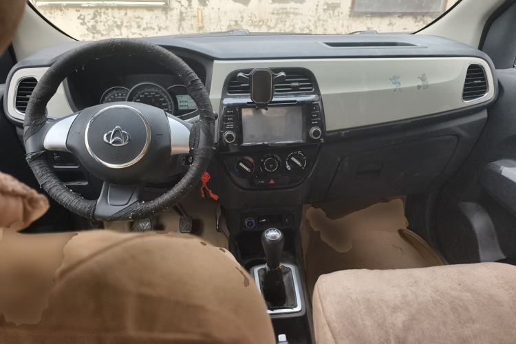Used CHANGAN OSHAN Olisway 2013 1.2L Manual Comfort Model Center Console