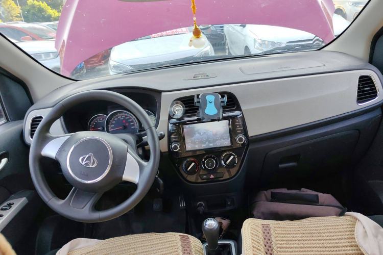 Used CHANGAN OSHAN Olisway 2013 1.2L Manual Elite Model Center Console