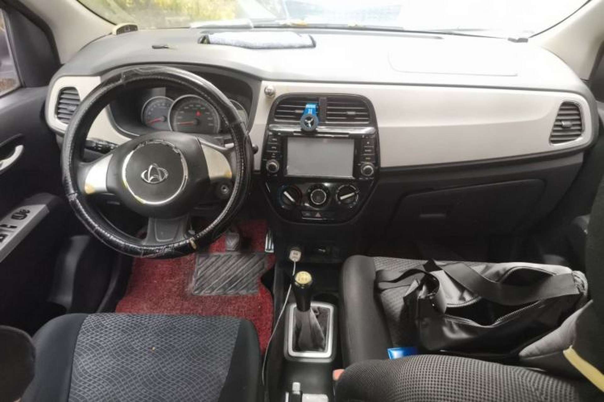 Used CHANGAN OSHAN Olisway 2013 1.2L Manual Comfort Model Center Console