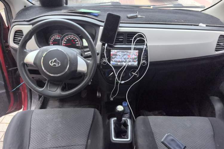 Used CHANGAN OSHAN Olisway 2013 1.2L Manual Elite Model Center Console