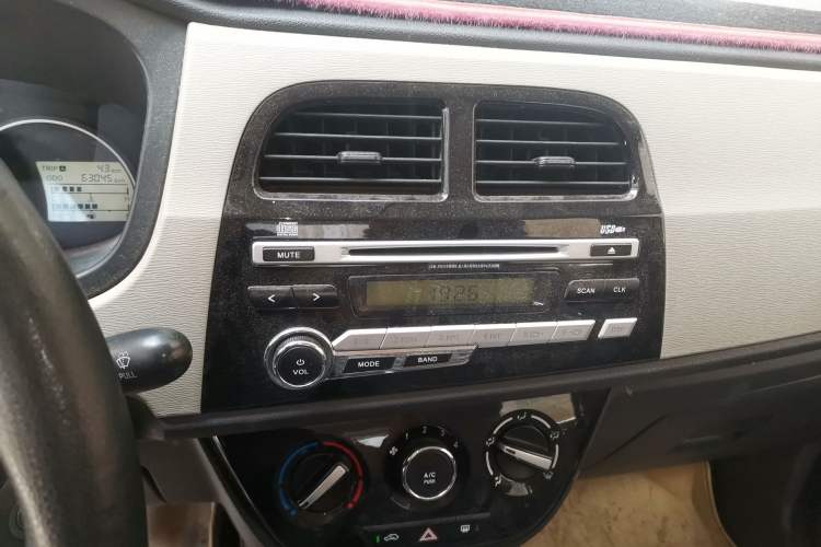 Used CHANGAN OSHAN Olisway 2013 1.2L Manual Elite Model Audio And AC Panel