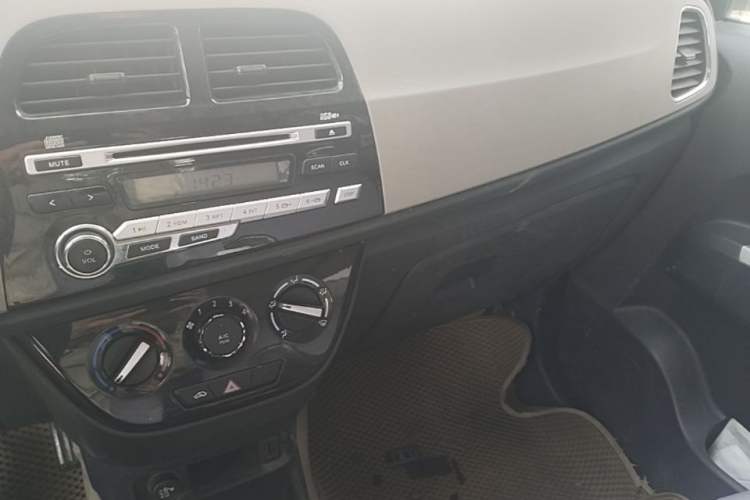 Used CHANGAN OSHAN Olisway 2013 1.2L Manual Comfort Model Audio And AC Panel