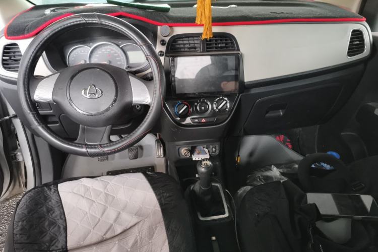 Used CHANGAN OSHAN Olisway 2013 1.2L Manual Elite Model Center Console
