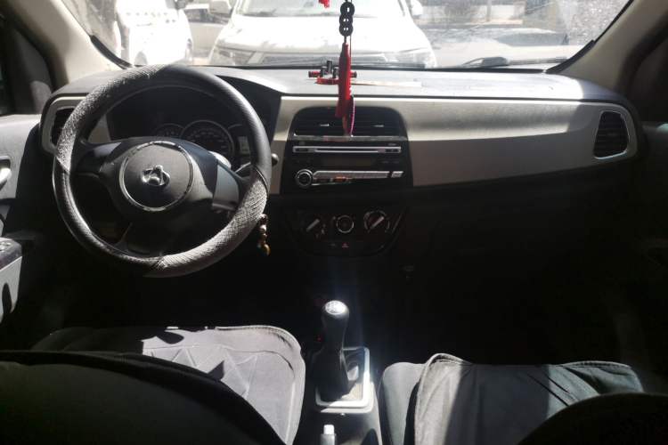 Used CHANGAN OSHAN Olisway 2013 1.2L Manual Comfort Model Center Console