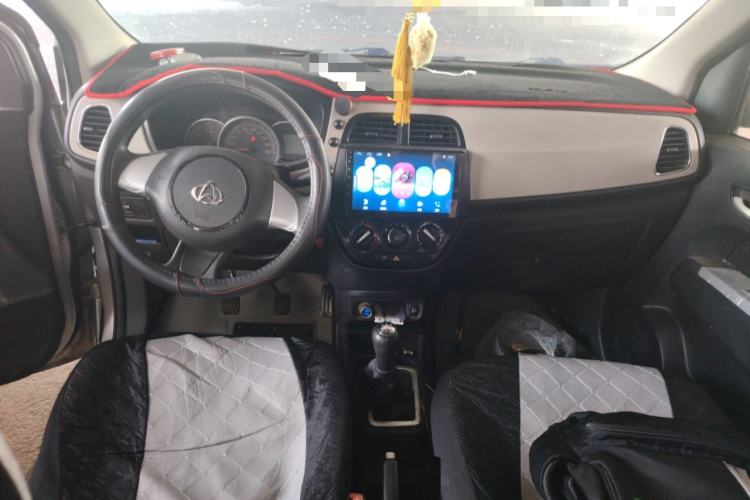 Used CHANGAN OSHAN Olisway 2013 1.2L Manual Elite Model Center Console