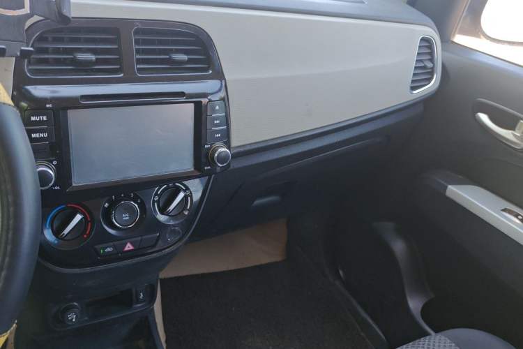 Used CHANGAN OSHAN Olisway 2013 1.2L Manual Elite Model Audio And AC Panel