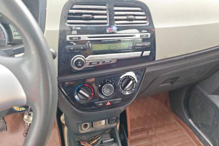Used CHANGAN OSHAN Olisway 2013 1.2L Manual Elite Model Audio And AC Panel