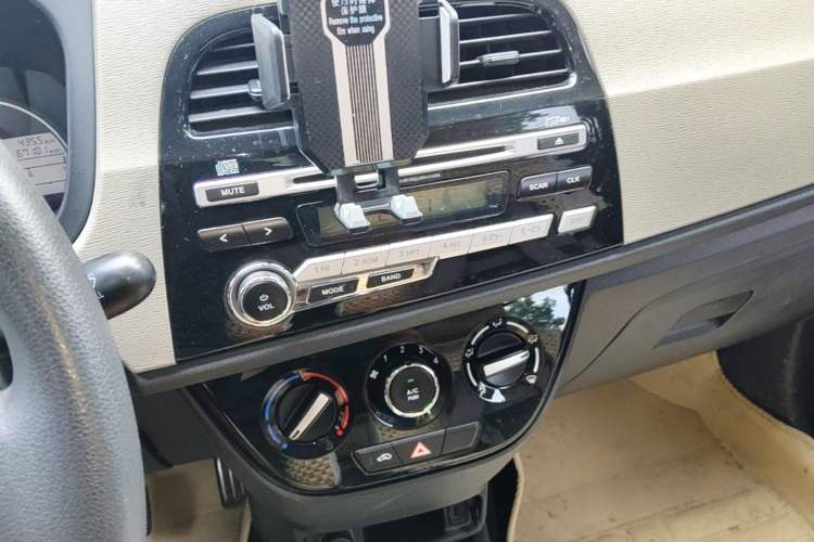 Used CHANGAN OSHAN Olisway 2013 1.2L Manual Elite Model Audio And AC Panel
