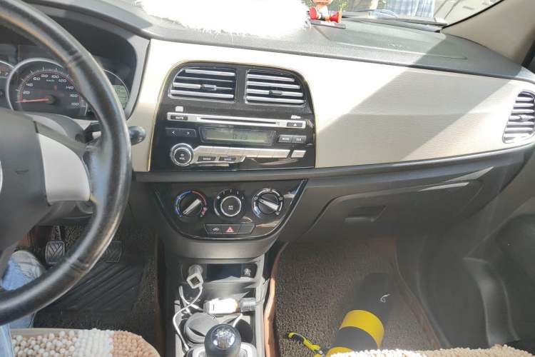 Used CHANGAN OSHAN Olisway 2013 1.2L Manual Elite Model Audio And AC Panel