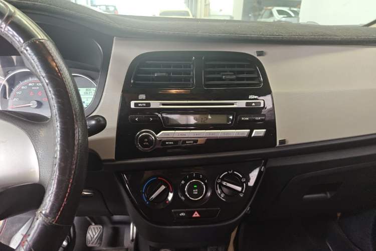 Used CHANGAN OSHAN Olisway 2013 1.2L Manual Elite Model Audio And AC Panel
