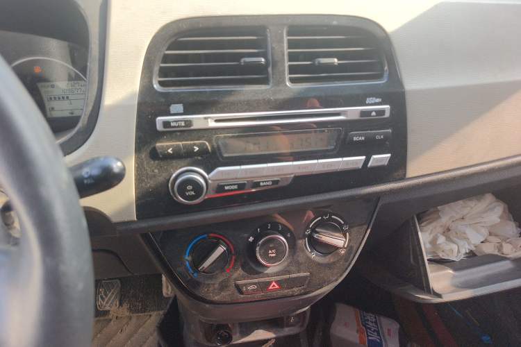 Used CHANGAN OSHAN Olisway 2013 1.2L Manual Elite Model Audio And AC Panel