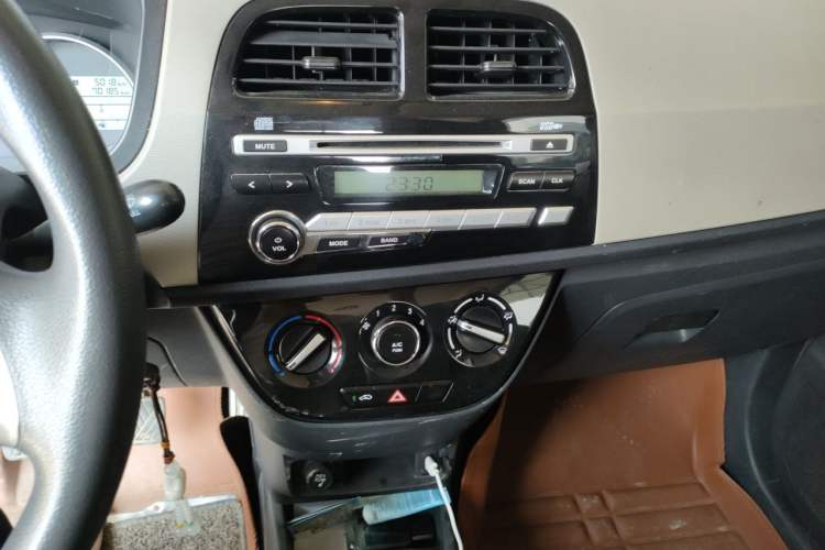 Used CHANGAN OSHAN Olisway 2013 1.2L Manual Elite Model Audio And AC Panel