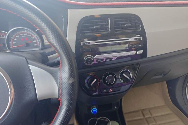 Used CHANGAN OSHAN Olisway 2013 1.2L Manual Elite Model Audio And AC Panel