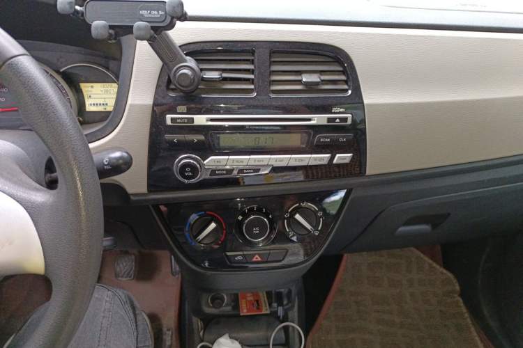 Used CHANGAN OSHAN Olisway 2013 1.2L Manual Elite Model Audio And AC Panel