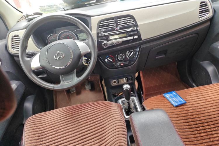 Used CHANGAN OSHAN Olisway 2013 1.2L Manual Elite Model Center Console
