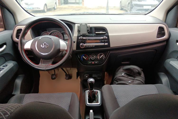 Used CHANGAN OSHAN Olisway 2013 1.4L Manual Jingxiang Model Center Console
