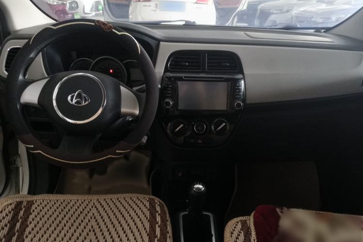 Used CHANGAN OSHAN Olisway 2013 1.2L Manual Elite Model Center Console